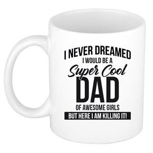 Bellatio Cool dad of awesome girls mok / beker wit 300 ml - Cadeau mokken - Papa/ Vaderdag -