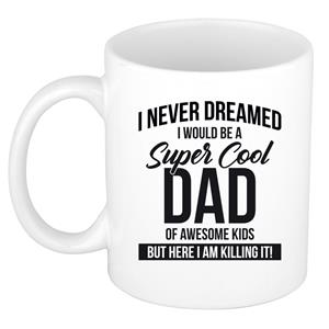 Bellatio Cool dad of awesome kids mok / beker wit 300 ml - Cadeau mokken - Papa/ Vaderdag -