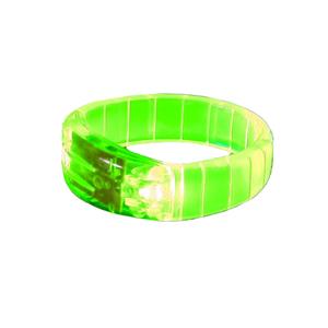 4x stuks groene armdanden met LED licht -