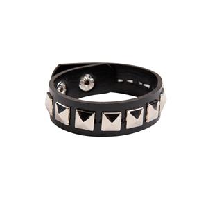 Punk armbandje met studs