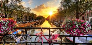 Travelcircus Dagtocht en rondvaart door Amsterdam incl. overnachting in een tophotel