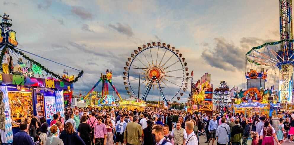 Travelcircus Festzelt Pschorr Bräurosl Oktoberfest tafelreservering incl. overnachting in Premium Hotel