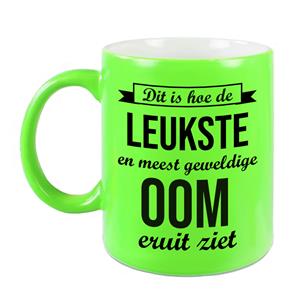 Dit Is Hoe De Leukste En Meest Geweldige Oom Eruitziet Cadeau Mok / Beker - Neon Groen - 330 Ml - Verjaardag / Bedankje