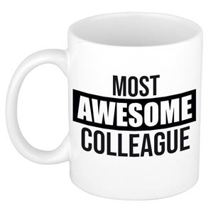 1x Stuks Collega Cadeau Mok / Beker Met Tekst Most Awesome Colleague - Personeel Kado Mokken / Bekers