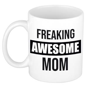 Mama Cadeau Mok / Beker Met Tekst Freaking Awesome Mom - Kado Mokken / Bekers - Verjaardag - Cadeau Moeder