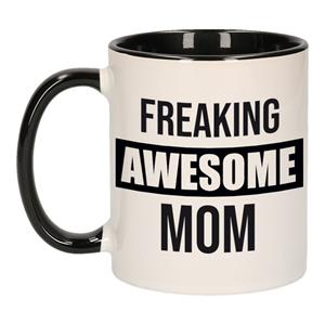 Mama Cadeau Mok / Beker Zwart Met Tekst Freaking Awesome Mom - Kado Mokken / Bekers - Verjaardag - Cadeau Moeder