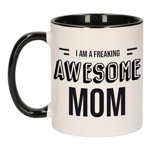 Mama Cadeau Mok / Beker Zwart Met Tekst I Am A Freaking Awesome Mom - Kado Mokken / Bekers - Cadeau Moeder