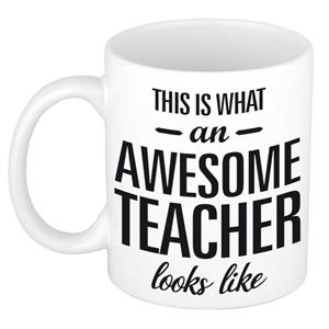 This Is What An Awesome Teacher Looks Like Tekst Cadeau Mok / Beker - 300 Ml - Juffen / Meester Dag Kado