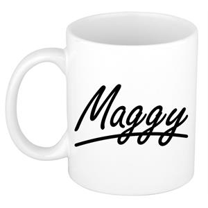 Bellatio Maggy naam cadeau mok / beker sierlijke letters - Cadeau collega/ moederdag/ verjaardag of persoonlijke voornaam mok werknemers