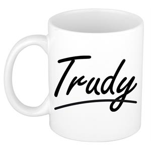 Bellatio Trudy naam cadeau mok / beker sierlijke letters - Cadeau collega/ moederdag/ verjaardag of persoonlijke voornaam mok werknemers