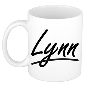 Bellatio Lynn naam cadeau mok / beker sierlijke letters - Cadeau collega/ moederdag/ verjaardag of persoonlijke voornaam mok werknemers