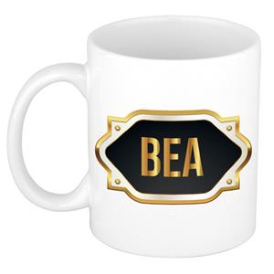 Bellatio Bea naam cadeau mok / beker met gouden embleem - kado verjaardag/ moeder/ pensioen/ geslaagd/ bedankt