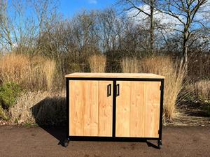Industrielemeubelshop Buitenkeuken Midas met industrieel frame douglashout