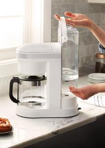 KitchenAid Filterkoffieapparaat 5KCM1208EWH WIT, 1,7 l, CLASSIC Drip-koffiezetapparaat met spiraalvormige watertuit