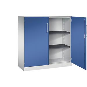 C+P Vleugeldeurkast ASISTO, hoogte 1292 mm, breedte 1200 mm, 2 legborden, lichtgrijs/gentiaanblauw