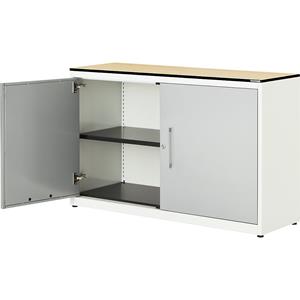 mauser Vleugeldeurkast, h x b = 818 x 1200 mm, blad van HPL met massieve kern, 1 legbord, zuiver wit / blank aluminiumkleurig / ahornhoutdecor