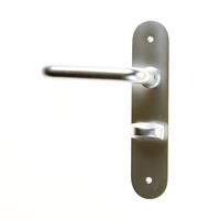 D4E Deurkrukgarnituur aluminium op schild 45x210mm, D-model F1 afgerond model WC 8x63 LS