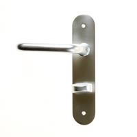 D4E Deurkrukgarnituur aluminium op schild 45x210mm, D-model F1 afgerond model WC 8x72 LS