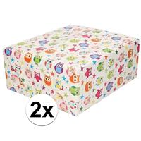 Shoppartners 2x Inpakpapier/cadeaupapier wit en gekleurde uiltjes 200 x 70 cm Multi