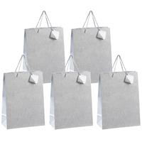 Cepewa Set van 12x stuks luxe papieren giftbags/cadeau tasjes zilver met glitters 25 x 33 x 12 cm -