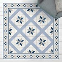 Bilderwelten Vinyl-Teppich - Geometrische Fliesen Rautenblüte Taubenblau mit Bordüre - Quadrat 1:1 