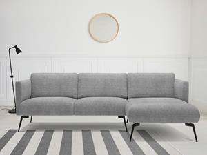 Andas Ecksofa Horna, mit schwarzen Metallbeinen