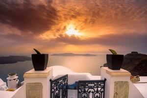 Papermoon Fototapete »TERRASSE-SANTORINI SEE MEER STRAND PALMEN DÜNEN SCHIFFE«, Vliestapete, hochwertiger Digitaldruck, inklusive Kleister