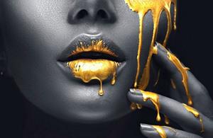 Papermoon Fototapete GOLDENE LIPPEN-SCHMUCK ART DESIGN ABSTRAKT MUSTER KUNST, Vliestapete, hochwertiger Digitaldruck, inklusive Kleister