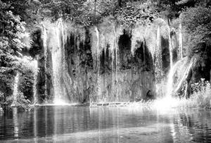Papermoon Fototapete Wasserfall Schwarz & Weiß