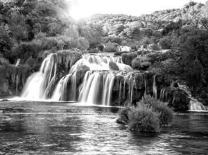 Papermoon Fototapete "Wasserfall Schwarz & Weiß"
