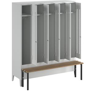 Wolf Kledingkast met aangebouwde bank, geperforeerde deuren, vakbreedte 300 mm, 5 vakken, lichtgrijs
