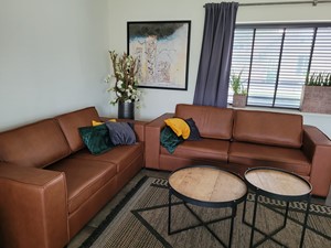 SHOPX HUISCOLLECTIE Set van 2 leren met Franse stiknaad en houten poten - cognac kleur leer - Echt leer, Landelijk, ontdek de vele Leersoorten en Kleuren bij ShopX
