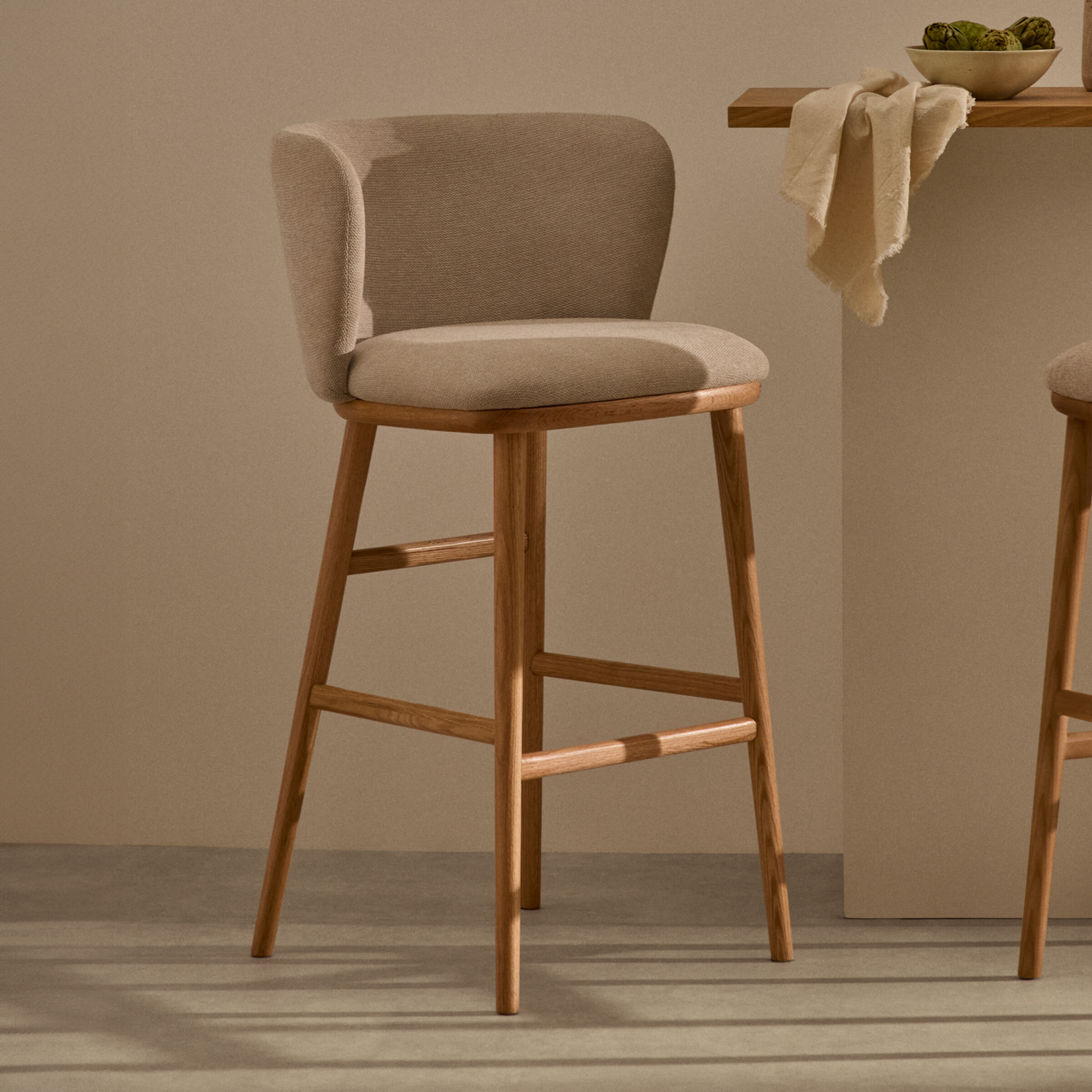 Kave Home Barkruk Ciselia Chenille - Beige (zithoogte 75cm)