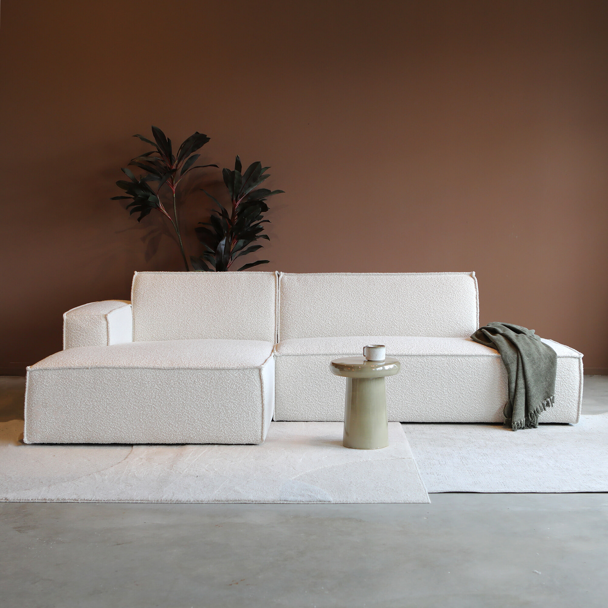 PEPP Interiors Loungebank Enzo 280cm, met chaise longue links, Bouclé - Naturel