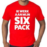 Bellatio Decorations Ik werk aan mijn SIX Pack tekst t-shirt rood heren -