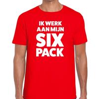 Bellatio Decorations Ik werk aan mijn SIX Pack heren T-shirt rood -