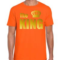 Bellatio Decorations The king t-shirt oranje met gouden letters en kroon voor heren
