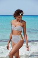 VENICE BEACH Bügel-Bandeau-Bikini-Top »Camie«, im coolen Streifenlook
