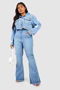 Boohoo Plus Flared Butt Shaper Denim Broek Met Gerafelde Zoom, Acid Wash Light Blue