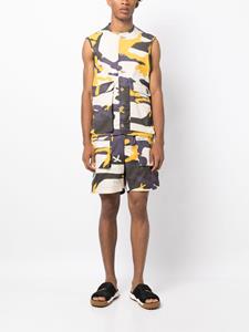 thepowerforthepeople The Power For The People x Levi Kiss gilet met camouflageprint - Beige