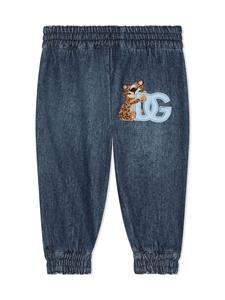dolce&gabbanakids Dolce & Gabbana Kids Trainingsbroek van spijkerstof met DG-logo - Blauw