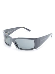 dolce&gabbanaeyewear Dolce & Gabbana Eyewear Re-Edition zonnebril met wikkelmontuur - Grijs