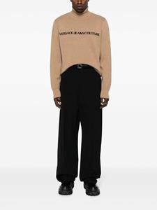versacejeanscouture Versace Jeans Couture Coltrui met intarsia logo - Beige