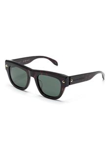 alexandermcqueeneyewear Alexander McQueen Eyewear Zonnebril met studs - Bruin