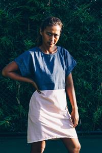 The Driftwood Tales Damen vegan Kleid Re-Denim Rosa & Blau