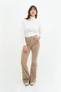 Kuyichi Damen vegan Jeans Flare Lisette Corduroy Sand