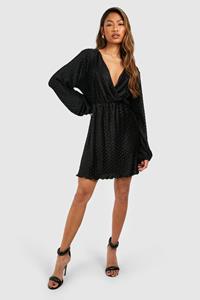 Boohoo Plisse Golvende Mini Jurk Met Shirtmouwen, Black