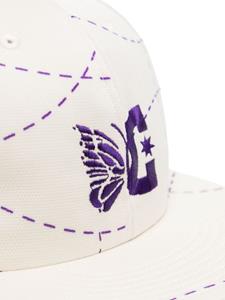 Needles Honkbalpet met geborduurd logo - Wit