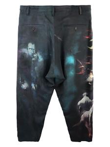 yohjiyamamoto Yohji Yamamoto Broek met verlaagd kruis en abstracte print - Zwart