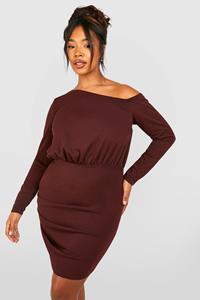 Boohoo Plus Geplooide Off Shoulder Bodycon Jurk, Chocolate